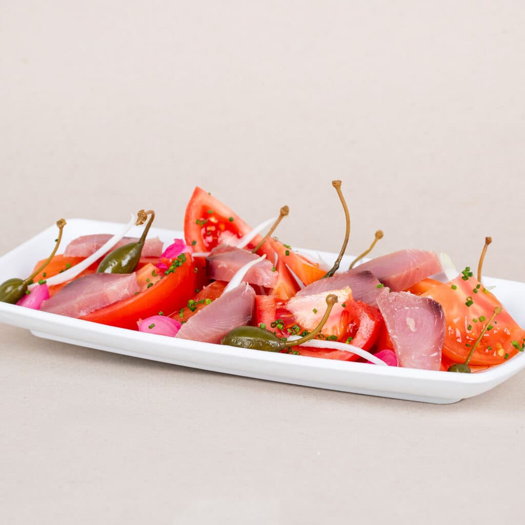 Tomate con bonito